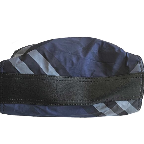 BURBERRY BLUE BUCKLEIGH NYLON TOTE BAG - Picture 13 of 16